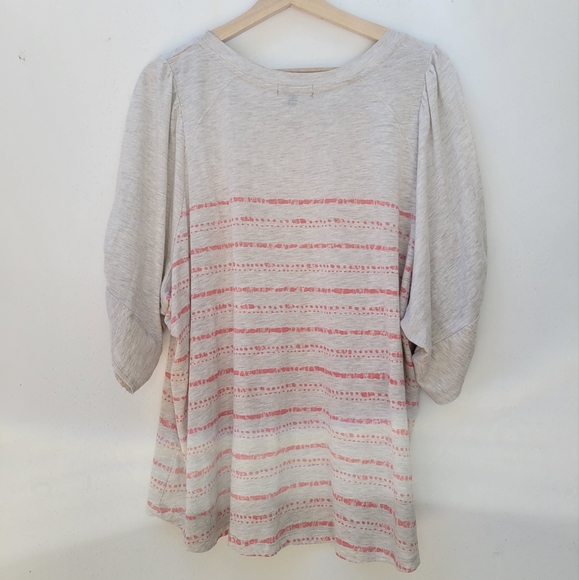 Democracy Plus Size Short Twist Sleeve Round Neck Stripe Knit Top 1X - Picture 4 of 9